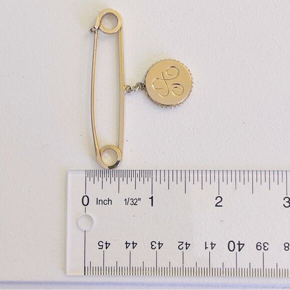 Vintage "A" Initial Safety Pin Brooch Monogram A Charm Gold Tone - Picture 4 of 4